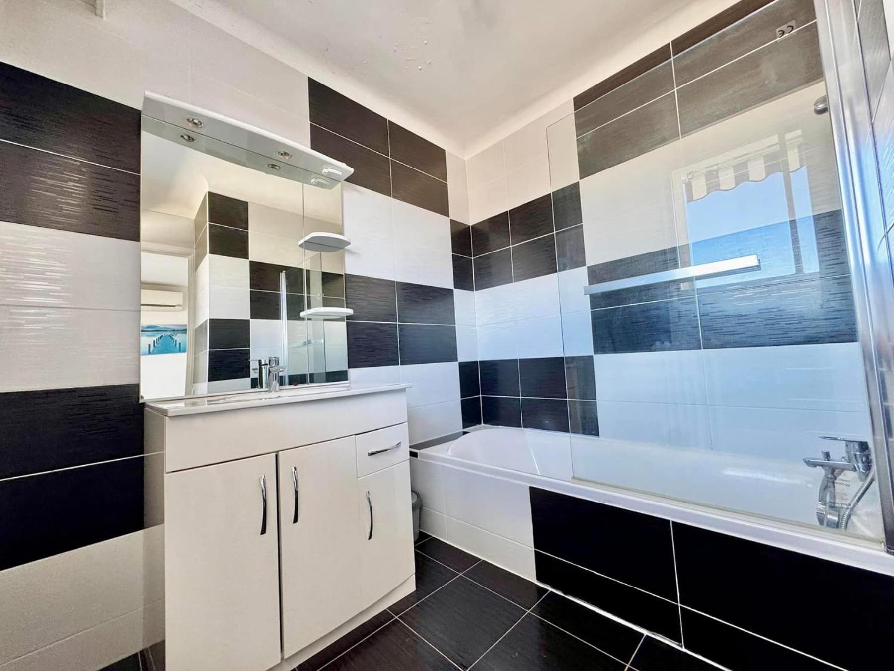 Bel 84m2 Avec Terrasse Et Parking Appartement *
