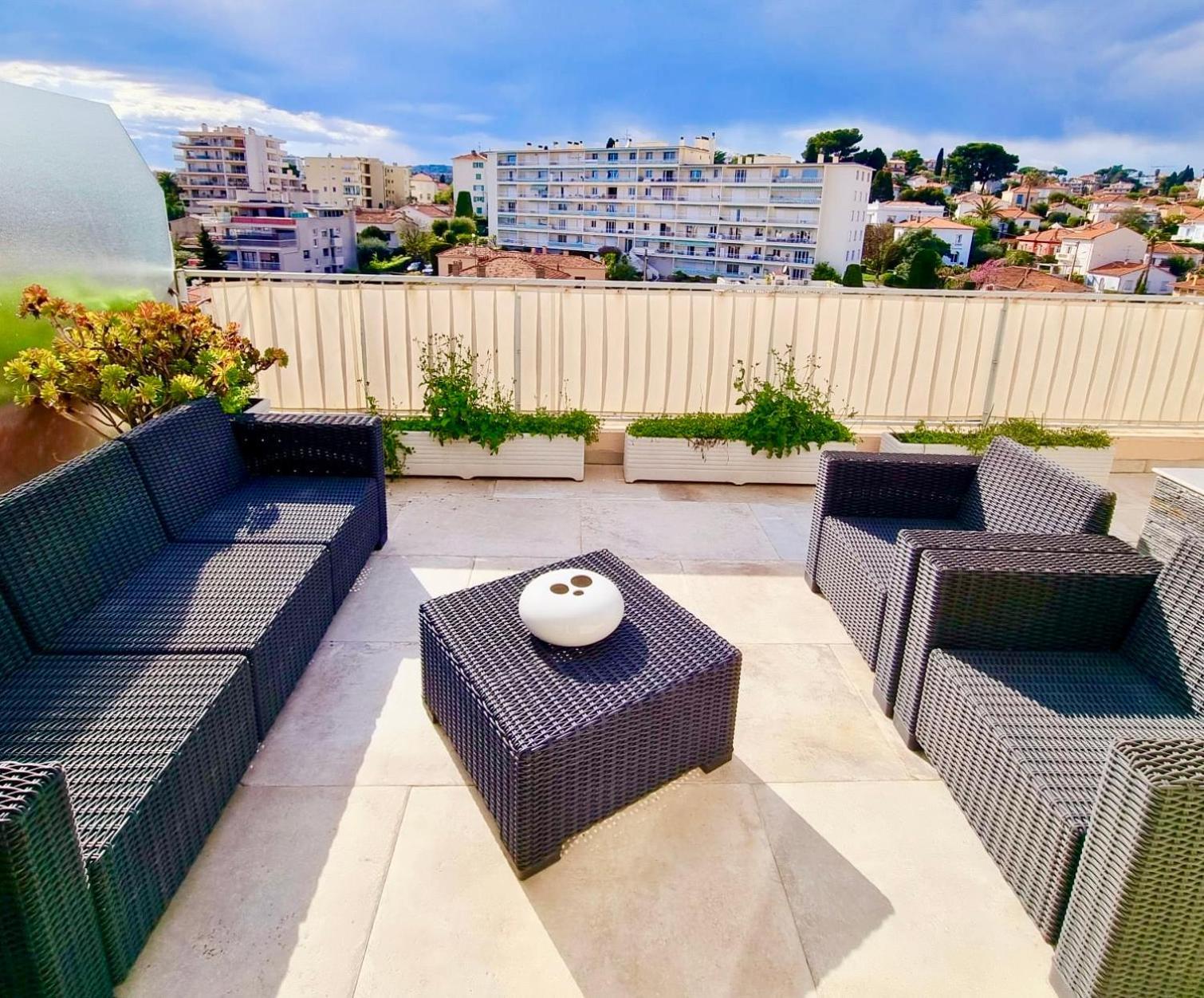 Bel 84m2 Avec Terrasse Et Parking Cannes